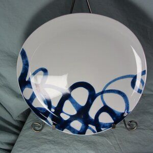 paola navone como blue & white swirl 10" dinner or serving plate (w2719)